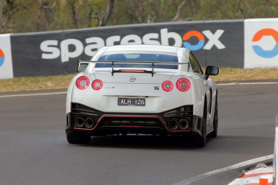  Nissan GT-R Nismo 2017 года  (AU) (фото 11 из 34)